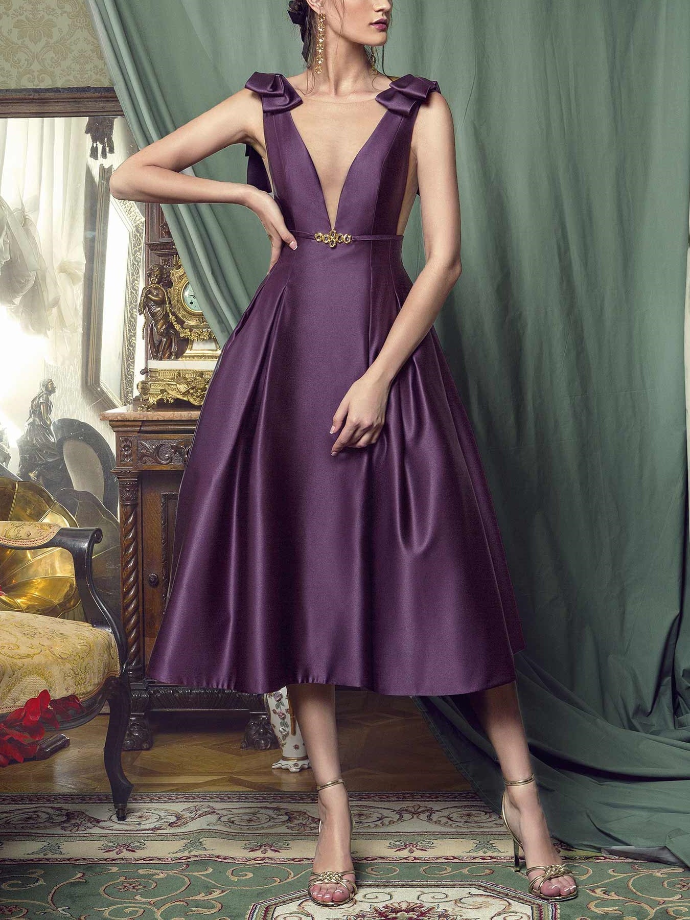 A-Line/Princess Plunging Neckline Sleeveless Knee-Length Evening Dresses